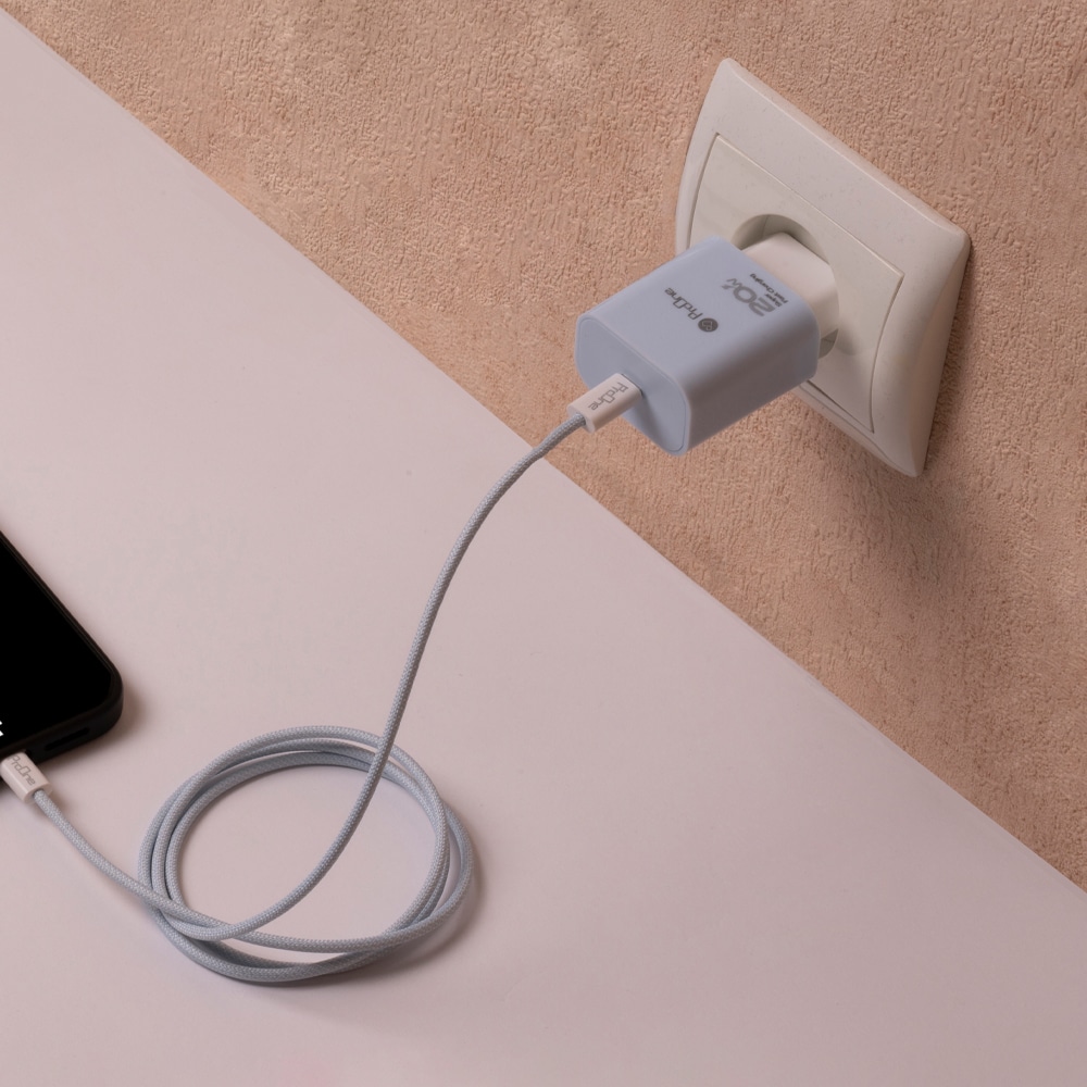 شارژر دیواری 20 وات پرووان مدل PWC 540C به همراه کابل USB-C - 